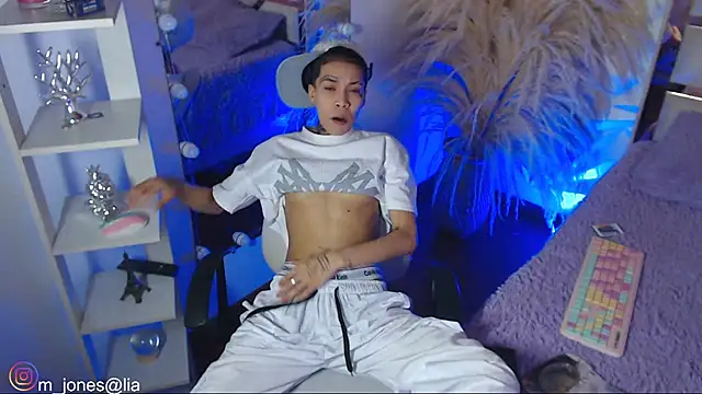 Snapshot of Jonesliam23 chatting on February 14, 7:21 pm Jonesliam23 online show from February 14, 7:21 pm