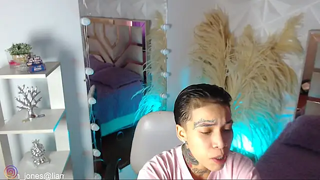 Snapshot of Jonesliam23 chatting on February 16, 7:32 pm Jonesliam23 online show from February 16, 7:32 pm