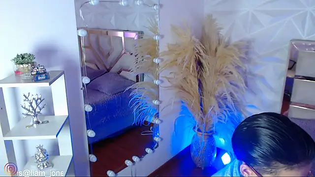 Snapshot of Jonesliam23 chatting on February 17, 7:09 pm Jonesliam23 online show from February 17, 7:09 pm