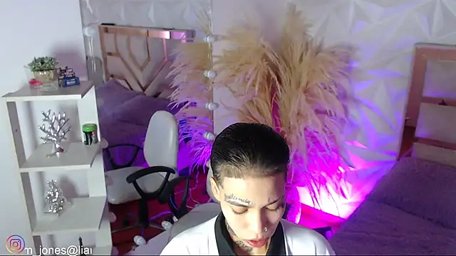 Snapshot of Jonesliam23 chatting on February 19, 7:21 pm Jonesliam23 online show from February 19, 7:21 pm