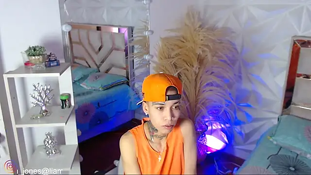 Snapshot of Jonesliam23 chatting on February 23, 7:22 pm Jonesliam23 online show from February 23, 7:22 pm