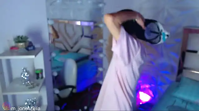 Snapshot of Jonesliam23 chatting on February 24, 7:12 pm Jonesliam23 online show from February 24, 7:12 pm