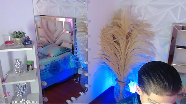 Snapshot of Jonesliam23 chatting on March 1, 7:16 pm Jonesliam23 online show from March 1, 7:16 pm