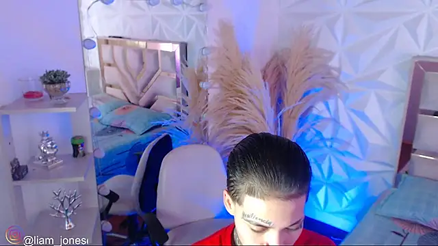 Jonesliam23 online show from March 6, 7:10 pm