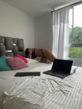 LauraCadwell online show from April 18, 12:20 pm