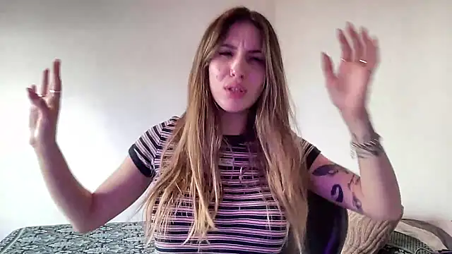 Snapshot of Lolykush chatting on October 2, 6:59 pm Lolykush online show from October 2, 6:59 pm