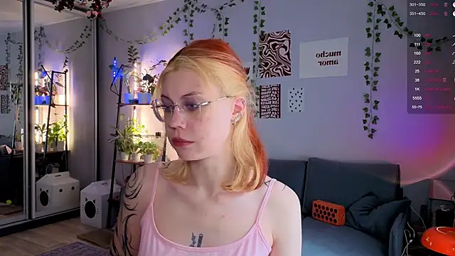 Snapshot of Your_Corvus chatting on April 23, 10:36 am Your Corvus online show from April 23, 10:36 am