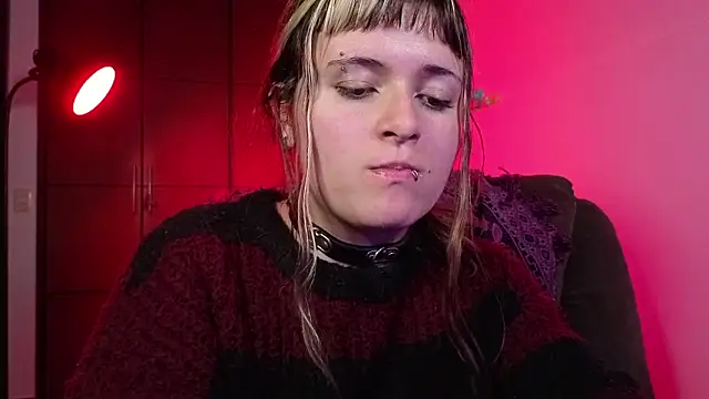 NEXT DOOR GIRL  online show from February 5, 12:15 am