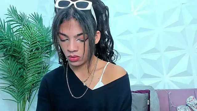 Briyit Doll online show from December 11, 1:28 pm