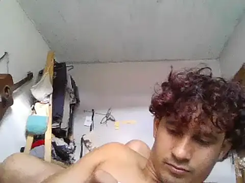 Snapshot of pedrodavid_ chatting on February 5, 6:04 pm pedrodavid  online show from February 5, 6:04 pm