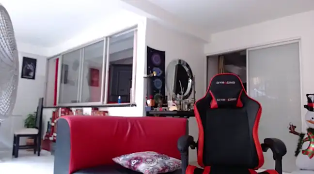 Snapshot of damiam_fiery chatting on December 4, 7:23 pm damiam fiery online show from December 4, 7:23 pm