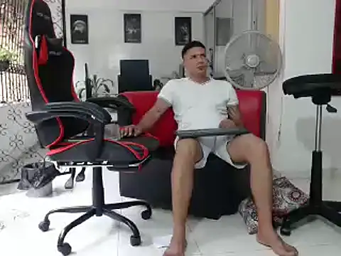 Snapshot of damiam_fiery chatting on December 23, 8:14 pm damiam fiery online show from December 23, 8:14 pm