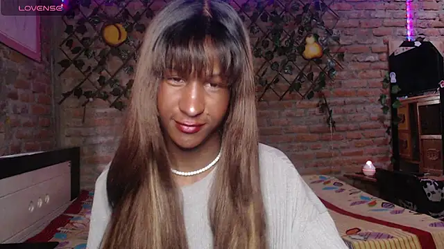 Angell Dustt  online show from March 25, 9:32 pm