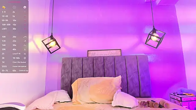 Snapshot of Sophiee_Velvet chatting on September 18, 3:03 pm Sophiee Velvet online show from September 18, 3:03 pm