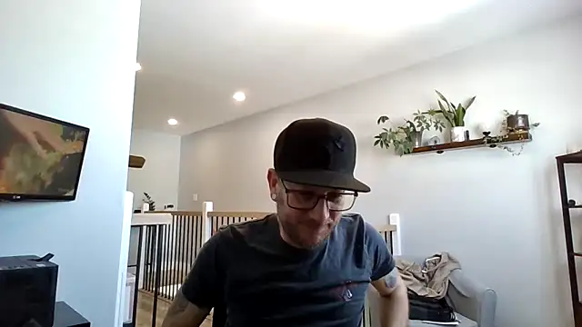 Snapshot of Bigdicktrav902 chatting on February 12, 4:33 pm Bigdicktrav902 online show from February 12, 4:33 pm