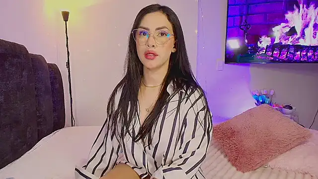 Snapshot of Maya_Bluee chatting on April 20, 3:53 am Maya Bluee online show from April 20, 3:53 am