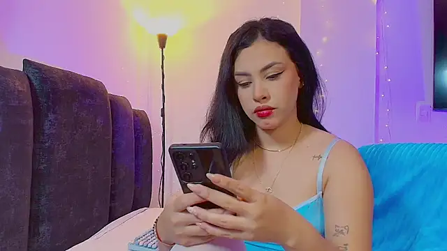 Snapshot of Maya_Bluee chatting on May 3, 4:07 am Maya Bluee online show from May 3, 4:07 am