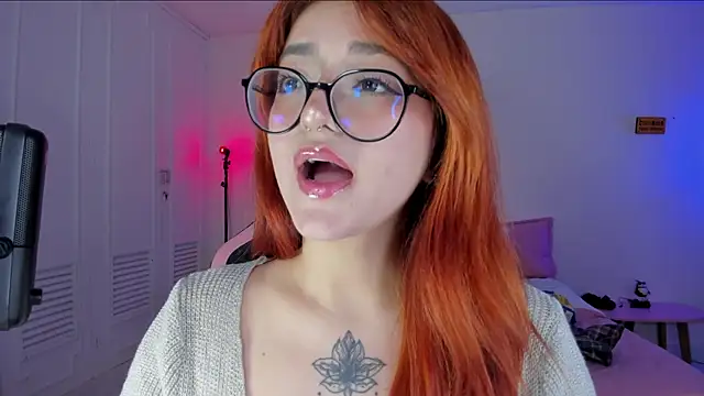 SweetJennaa online show from January 18, 8:41 am