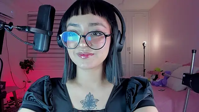 SweetJennaa online show from March 16, 9:49 am