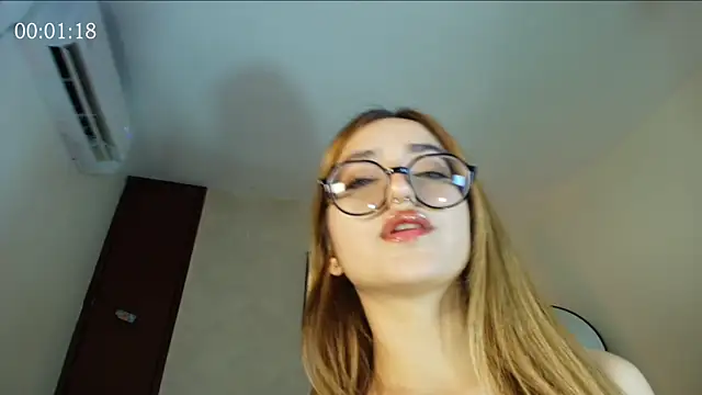 Snapshot of SweetJennaa chatting on July 16, 11:44 pm SweetJennaa online show from July 16, 11:44 pm