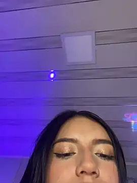 Snapshot of emy_bonita1 chatting on December 15, 2:19 am emy bonita1 online show from December 15, 2:19 am