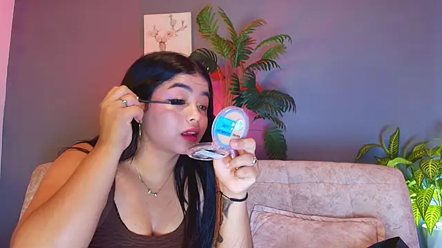 Snapshot of jade_brunnette chatting on May 27, 8:17 pm jade brunnette online show from May 27, 8:17 pm