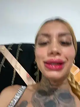 Snapshot of Zaratattoox chatting on October 6, 6:55 am Zaratattoox online show from October 6, 6:55 am