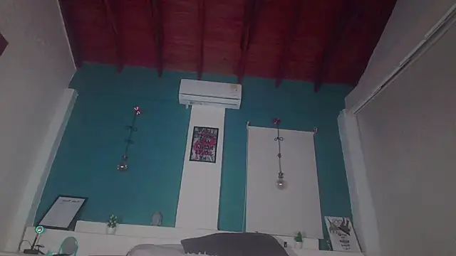 Snapshot of ariana-white- chatting on November 20, 6:46 am ariana-white- online show from November 20, 6:46 am