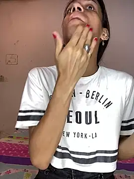 Snapshot of AlexaWarner chatting on June 24, 7:35 pm AlexaWarner online show from June 24, 7:35 pm