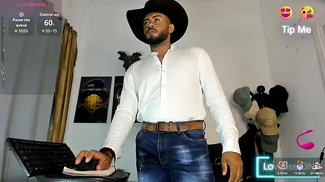Snapshot of Hardboy_latin chatting on April 2, 3:04 am Hardboy latin online show from April 2, 3:04 am