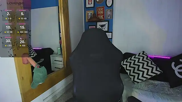 Snapshot of VladHellsing4 chatting on November 8, 2:39 pm VladHellsing4 online show from November 8, 2:39 pm