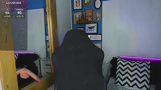 Snapshot of VladHellsing4 chatting on November 19, 2:39 pm VladHellsing4 online show from November 19, 2:39 pm