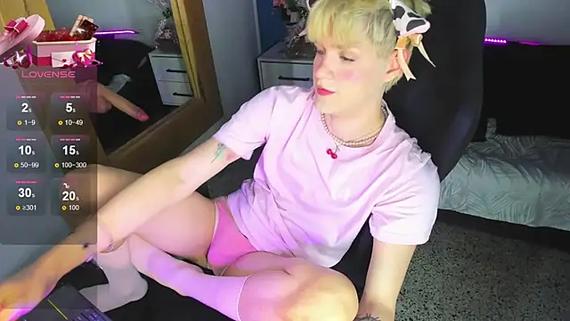 Snapshot of VladHellsing4 chatting on December 18, 2:23 pm VladHellsing4 online show from December 18, 2:23 pm