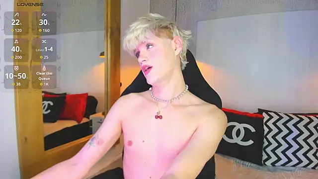 Snapshot of VladHellsing4 chatting on February 8, 3:37 pm VladHellsing4 online show from February 8, 3:37 pm