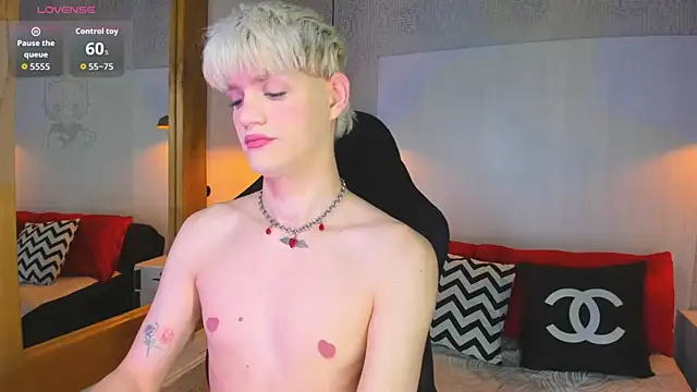 Snapshot of VladHellsing4 chatting on February 13, 1:51 pm VladHellsing4 online show from February 13, 1:51 pm