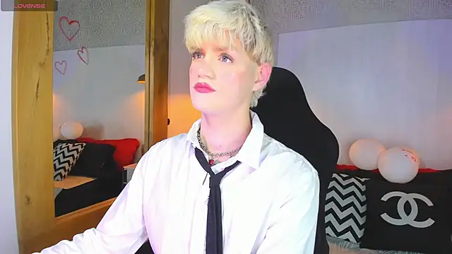 Snapshot of VladHellsing4 chatting on February 14, 2:25 pm VladHellsing4 online show from February 14, 2:25 pm