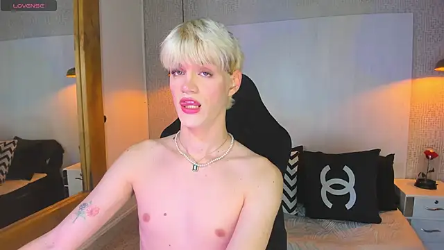 Snapshot of VladHellsing4 chatting on March 4, 2:34 pm VladHellsing4 online show from March 4, 2:34 pm