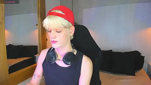 VladHellsing4 online show from March 10, 2:22 pm