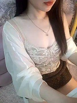 Lovely kute online show from April 7, 8:20 pm