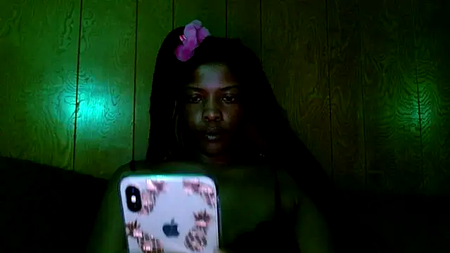 Snapshot of CaramelGoddessxoxo chatting on April 24, 7:27 pm CaramelGoddessxoxo online show from April 24, 7:27 pm
