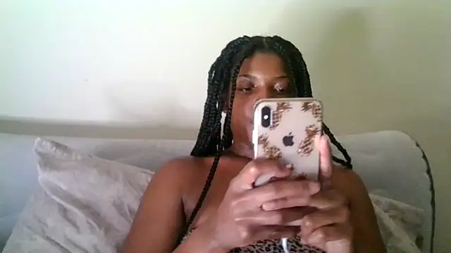 Snapshot of CaramelGoddessxoxo chatting on May 19, 2:07 am CaramelGoddessxoxo online show from May 19, 2:07 am
