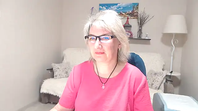 Snapshot of FleurMays chatting on May 12, 3:25 am FleurMays online show from May 12, 3:25 am
