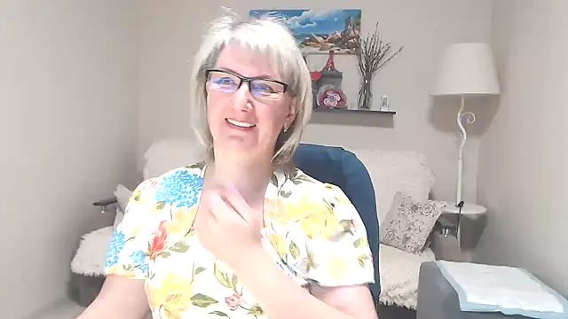 Snapshot of FleurMays chatting on May 18, 6:08 am FleurMays online show from May 18, 6:08 am