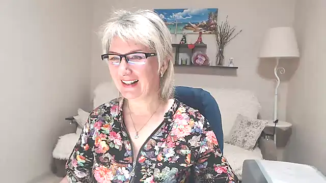 Snapshot of FleurMays chatting on May 23, 3:45 am FleurMays online show from May 23, 3:45 am