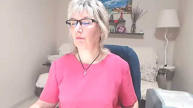 Snapshot of FleurMays chatting on June 1, 4:03 am FleurMays online show from June 1, 4:03 am