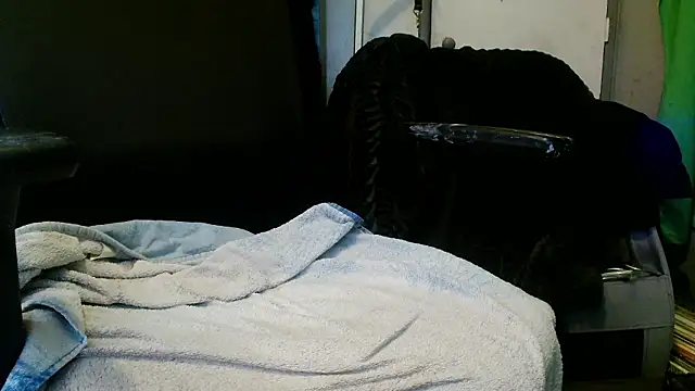 Snapshot of Gigadickman chatting on December 1, 5:13 pm Gigadickman online show from December 1, 5:13 pm