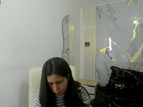 Snapshot of kathina_giraldo chatting on April 10, 12:43 pm kathina giraldo online show from April 10, 12:43 pm