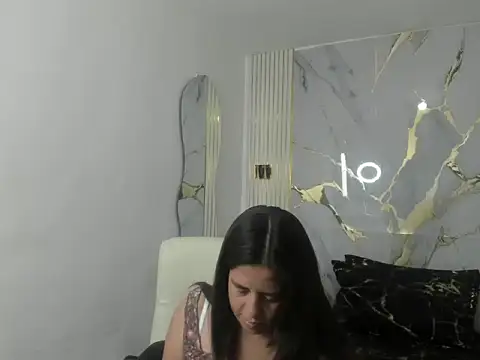 Snapshot of kathina_giraldo chatting on April 13, 12:32 pm kathina giraldo online show from April 13, 12:32 pm