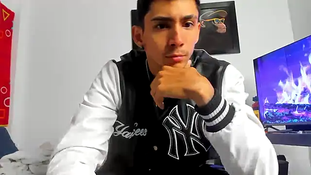 Snapshot of OliverBennet chatting on October 10, 4:50 pm OliverBennet online show from October 10, 4:50 pm
