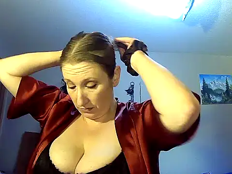 Snapshot of lilyhornyhousewife chatting on January 31, 2:04 am lilyhornyhousewife online show from January 31, 2:04 am